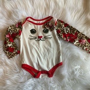 3 for $15🔴 Heidi Klum Floral Cat Face onesie 12mo